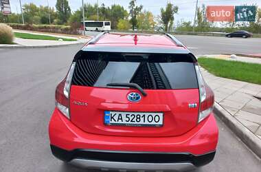 Хэтчбек Toyota Aqua 2015 в 