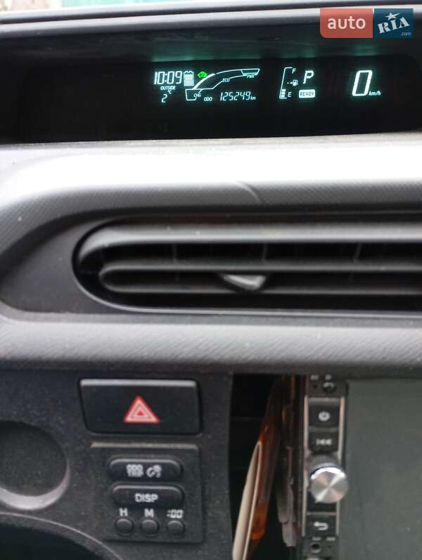 Хэтчбек Toyota Aqua 2014 в 