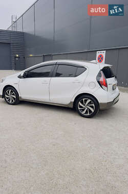 Хэтчбек Toyota Aqua 2015 в 