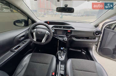 Хэтчбек Toyota Aqua 2015 в 