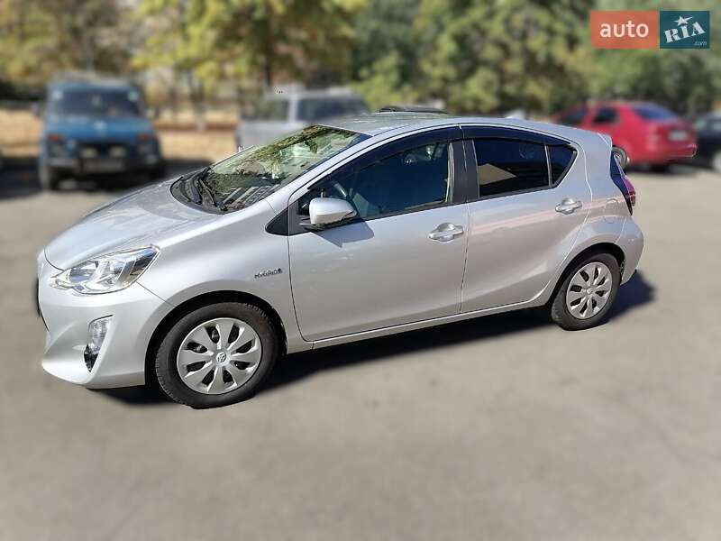 Хэтчбек Toyota Aqua 2015 в Киеве