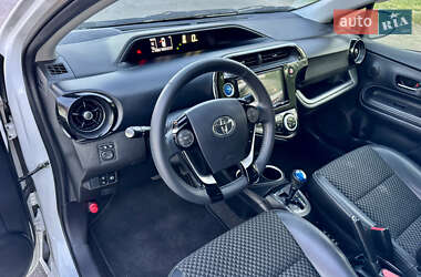 Хэтчбек Toyota Aqua 2017 в 