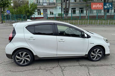 Хэтчбек Toyota Aqua 2016 в 
