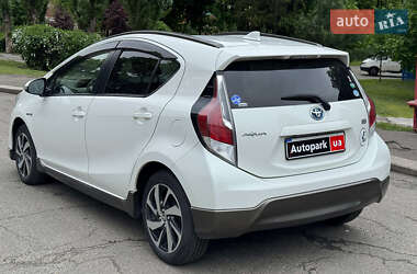 Хэтчбек Toyota Aqua 2016 в 