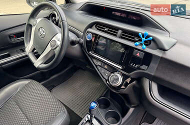 Хэтчбек Toyota Aqua 2016 в 