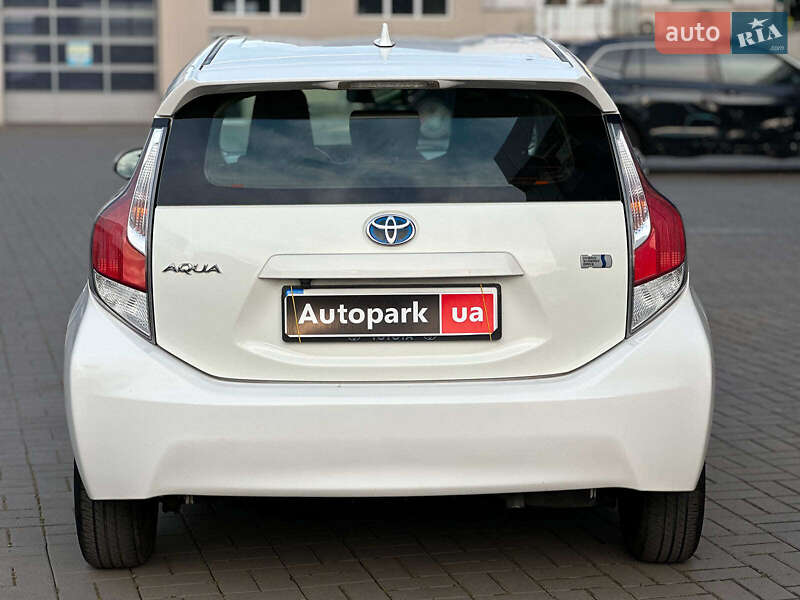 Хетчбек Toyota Aqua 2015 в Одесі