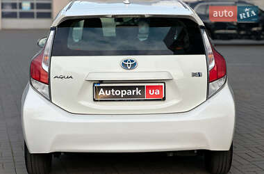 Хэтчбек Toyota Aqua 2015 в 
