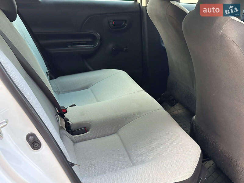 Хетчбек Toyota Aqua 2015 в Одесі