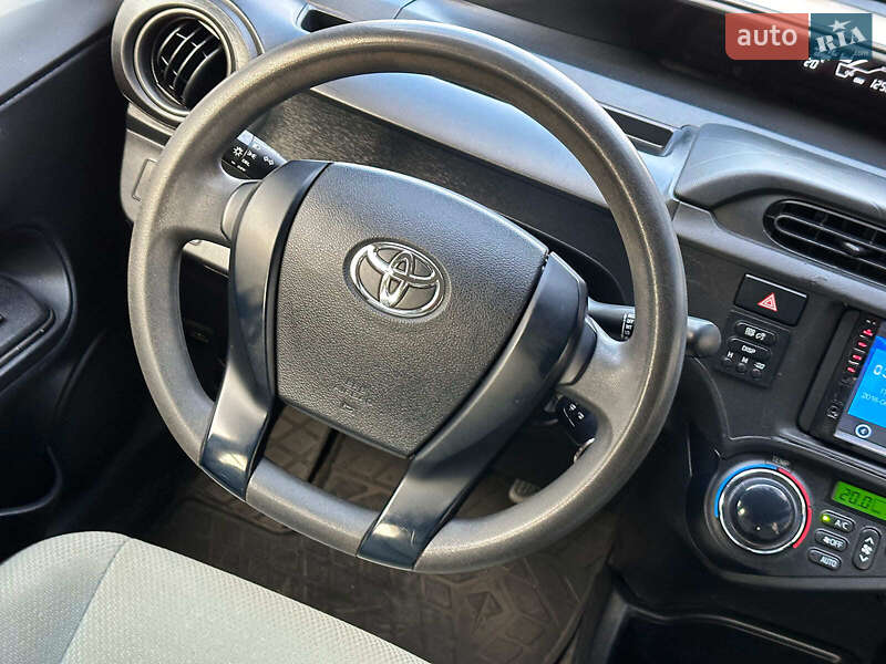 Хетчбек Toyota Aqua 2015 в Одесі