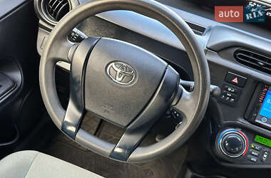 Хэтчбек Toyota Aqua 2015 в 