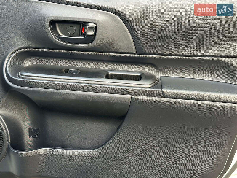 Хетчбек Toyota Aqua 2015 в Одесі