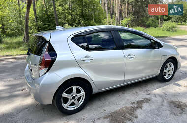 Хэтчбек Toyota Aqua 2015 в 