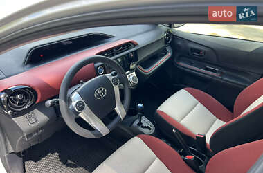 Хэтчбек Toyota Aqua 2015 в 