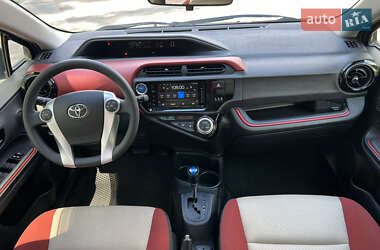 Хэтчбек Toyota Aqua 2015 в 