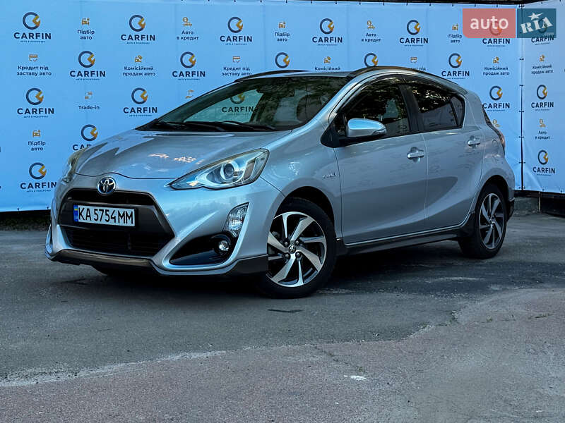Хэтчбек Toyota Aqua 2016 в 