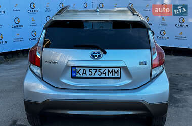 Хэтчбек Toyota Aqua 2016 в 