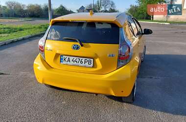 Хэтчбек Toyota Aqua 2015 в 