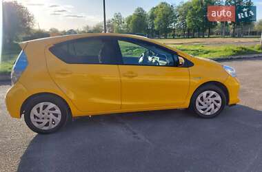 Хэтчбек Toyota Aqua 2015 в 