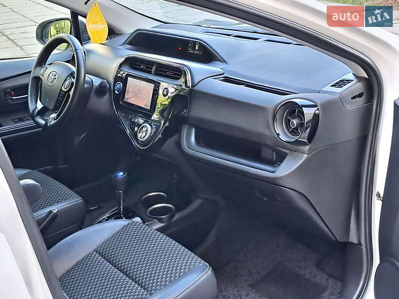 Хетчбек Toyota Aqua 2017 в Одесі