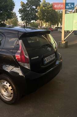 Хетчбек Toyota Aqua 2014 в 