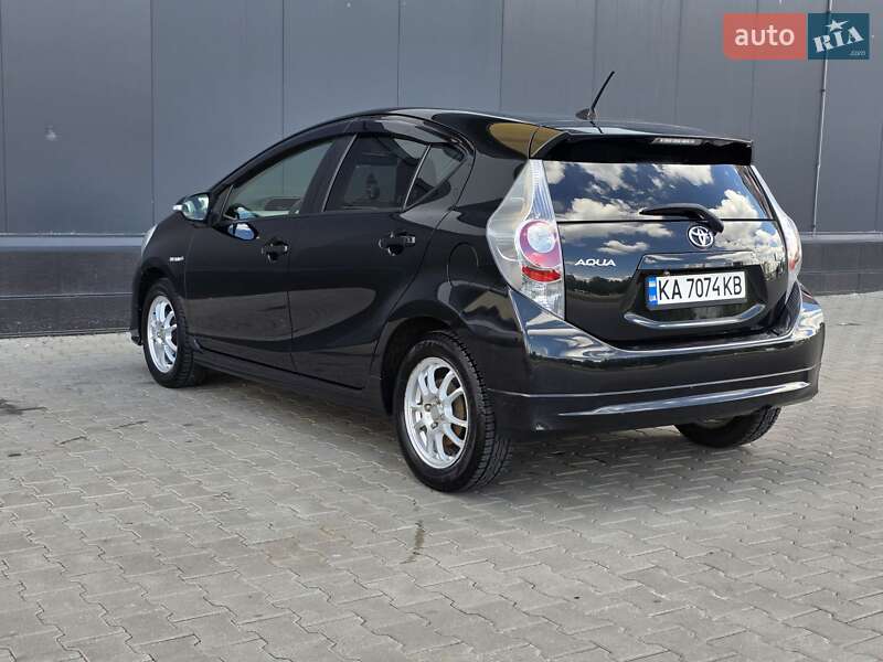 Хетчбек Toyota Aqua 2013 в Києві