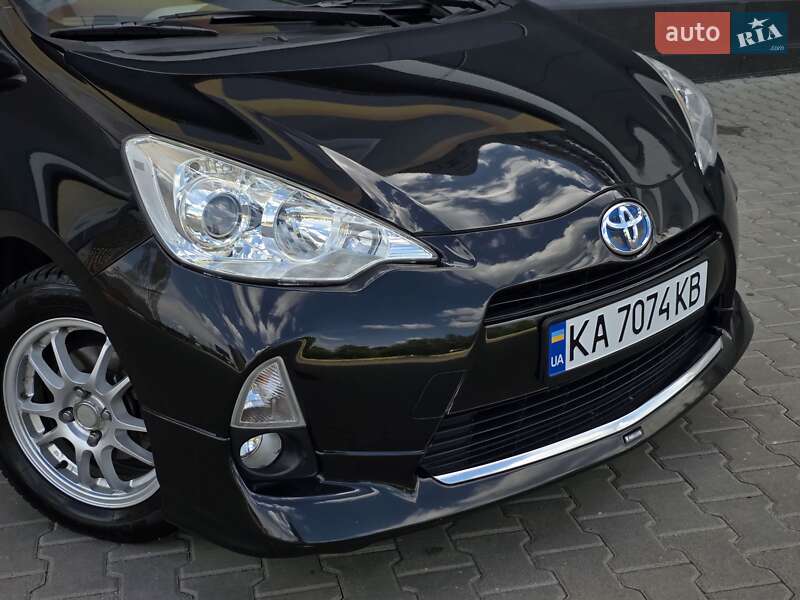 Хетчбек Toyota Aqua 2013 в Києві