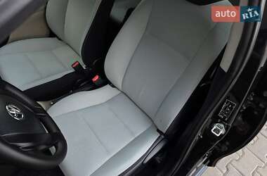 Хэтчбек Toyota Aqua 2013 в 