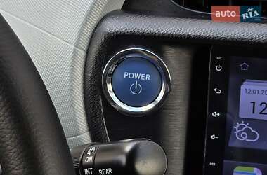 Хэтчбек Toyota Aqua 2013 в 