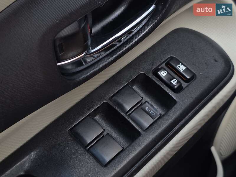 Хетчбек Toyota Aqua 2013 в Києві