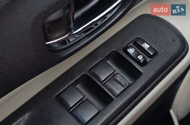 Хэтчбек Toyota Aqua 2013 в 