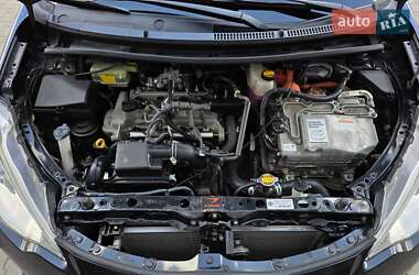 Хэтчбек Toyota Aqua 2013 в 