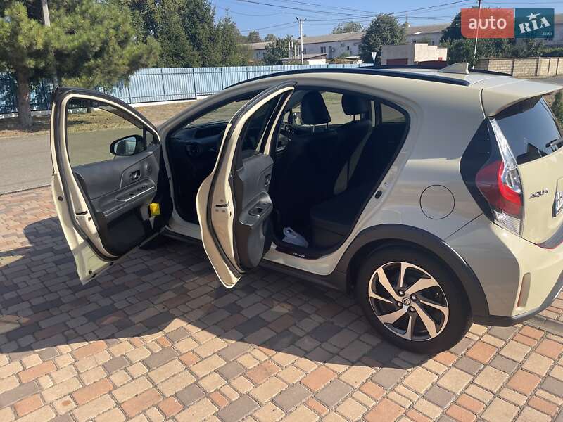 Хэтчбек Toyota Aqua 2017 в Черноморске