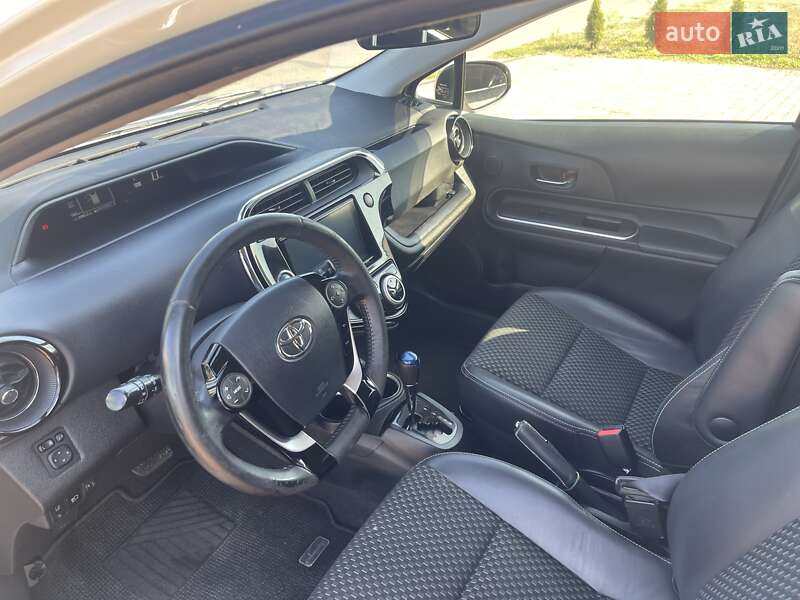 Хэтчбек Toyota Aqua 2017 в Черноморске