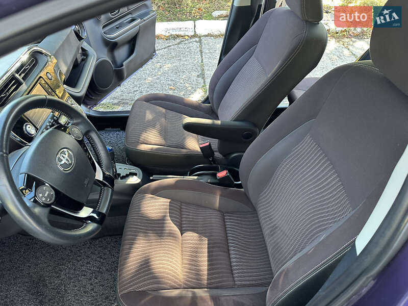 Хетчбек Toyota Aqua 2017 в Одесі