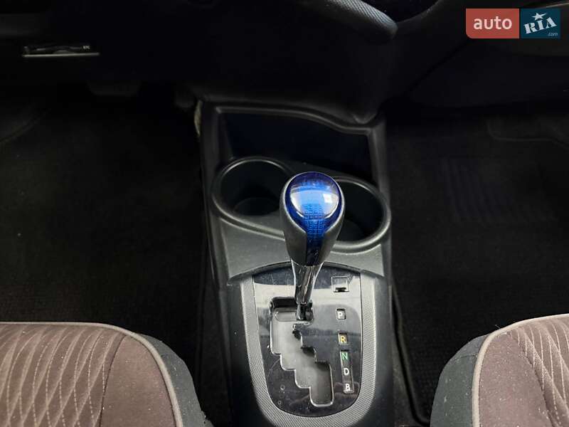 Хэтчбек Toyota Aqua 2015 в Киеве фото 24 Хэтчбек Toyota Aqua 2015 в Киеве