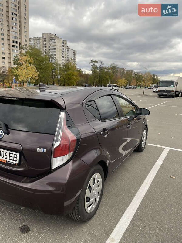 Хэтчбек Toyota Aqua 2015 в Киеве