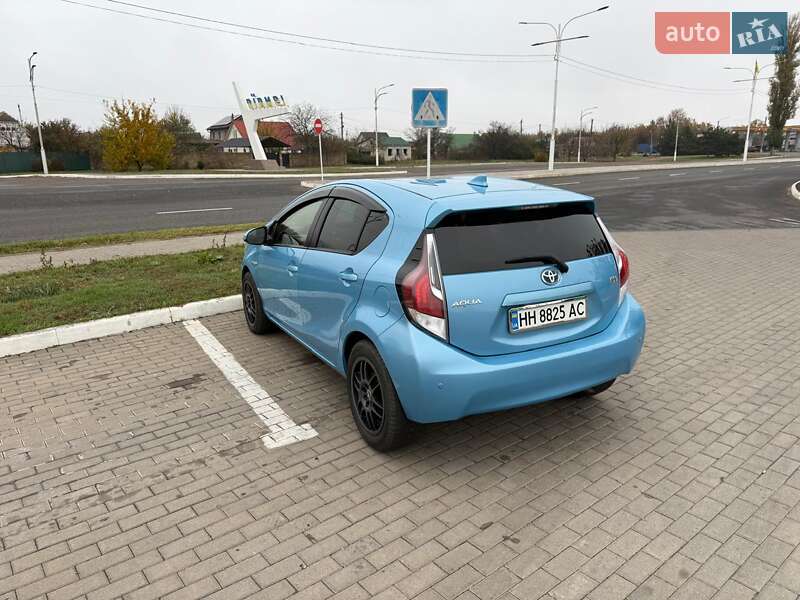 Хэтчбек Toyota Aqua 2015 в Измаиле