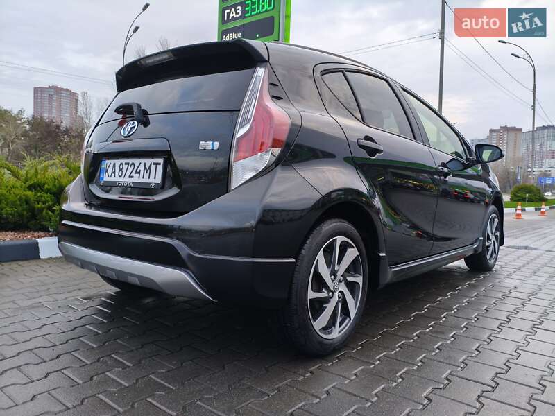 Хэтчбек Toyota Aqua 2015 в Киеве фото 3 Хэтчбек Toyota Aqua 2015 в Киеве