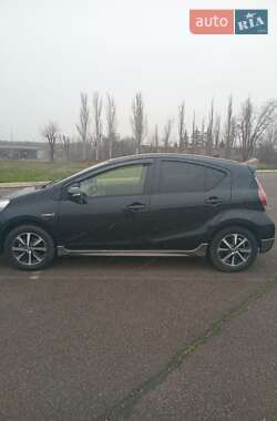 Хэтчбек Toyota Aqua 2015 в Кривом Роге