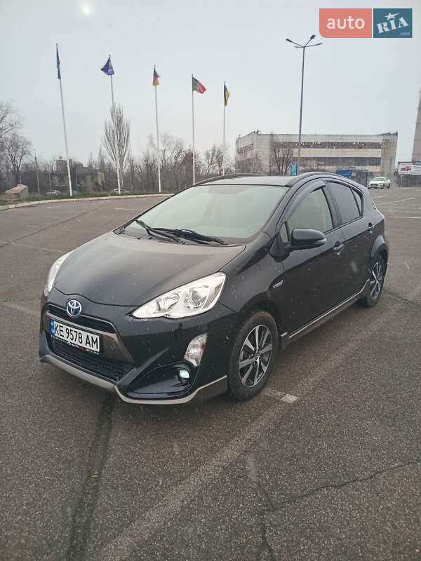 Хэтчбек Toyota Aqua 2015 в Кривом Роге