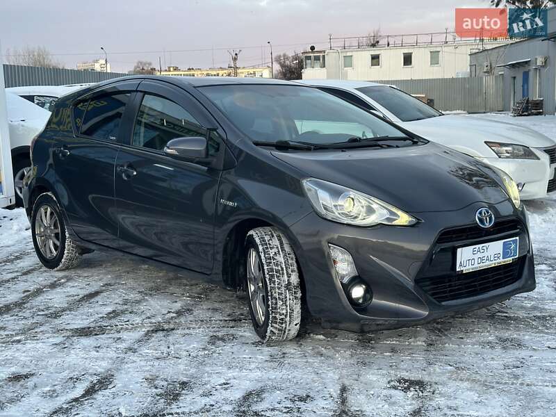 Хетчбек Toyota Aqua 2015 в Києві