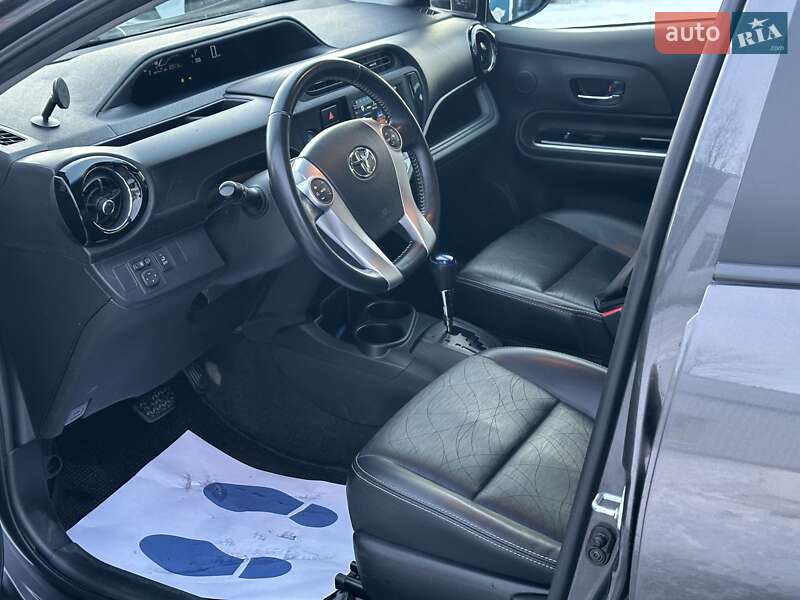 Хетчбек Toyota Aqua 2015 в Києві