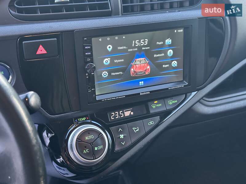 Хетчбек Toyota Aqua 2015 в Києві