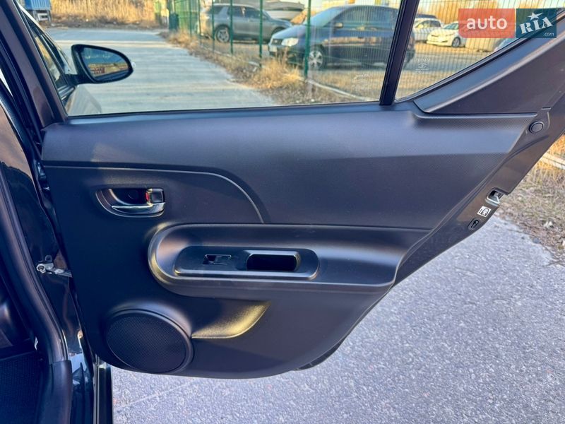 Хэтчбек Toyota Aqua 2015 в Киеве