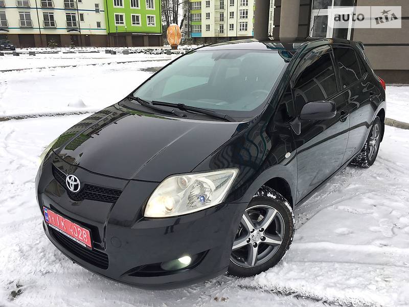 Хэтчбек Toyota Auris 2009 в Ивано-Франковске