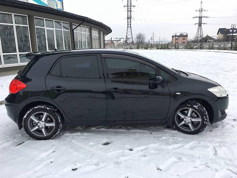 Хэтчбек Toyota Auris 2009 в Ивано-Франковске