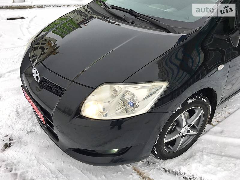 Хэтчбек Toyota Auris 2009 в Ивано-Франковске