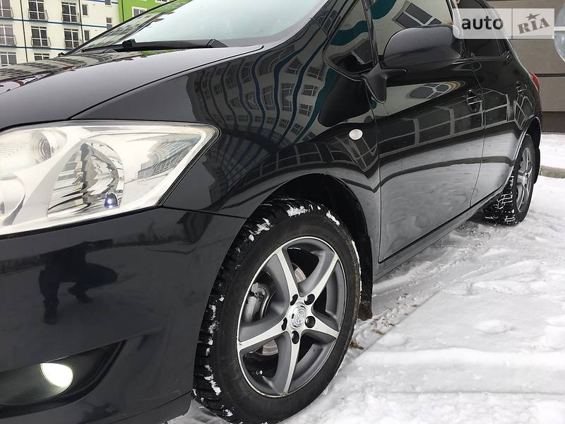 Хэтчбек Toyota Auris 2009 в Ивано-Франковске