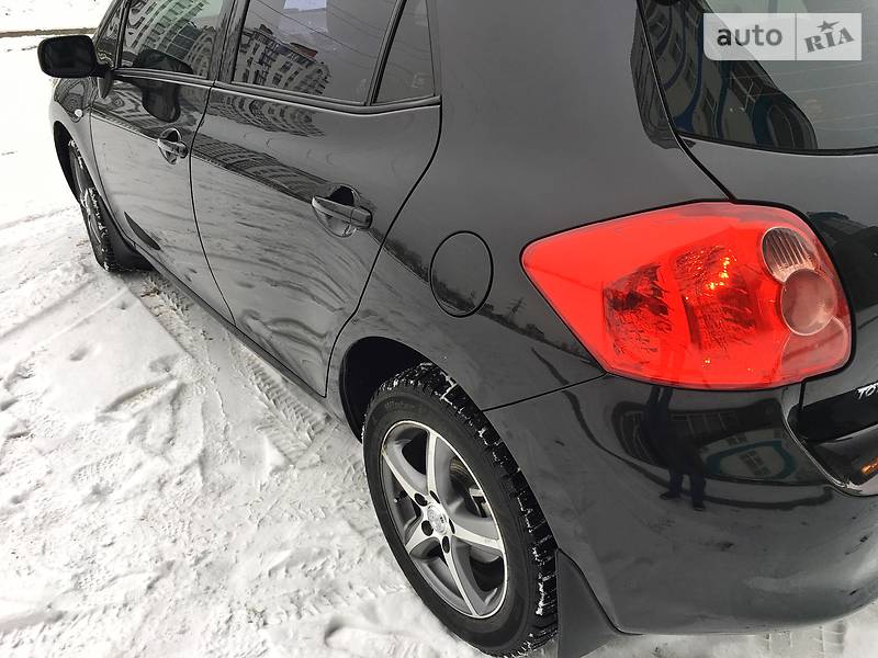 Хэтчбек Toyota Auris 2009 в Ивано-Франковске