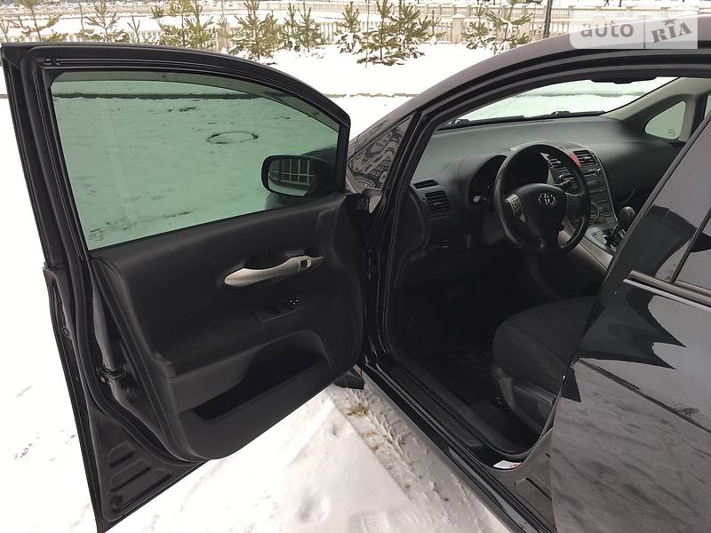 Хэтчбек Toyota Auris 2009 в Ивано-Франковске